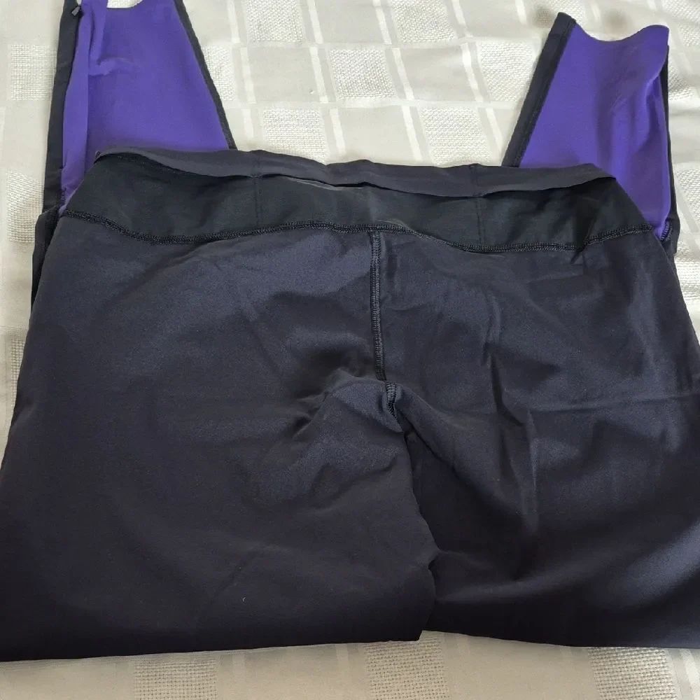 On Running Women's Black & Purple Tights Long - Picture 14 of 16